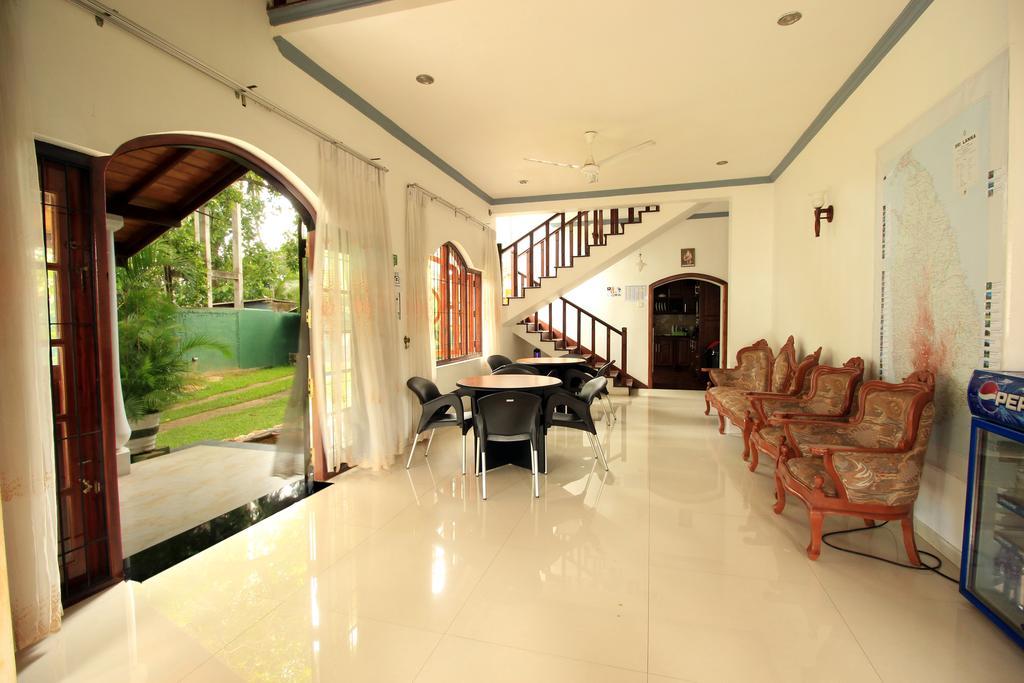 Flipflop Hostel Negombo Bagian luar foto