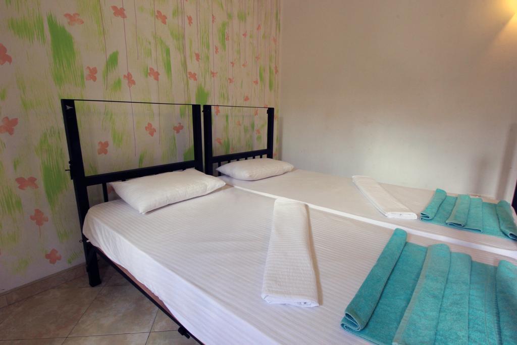 Flipflop Hostel Negombo Bagian luar foto