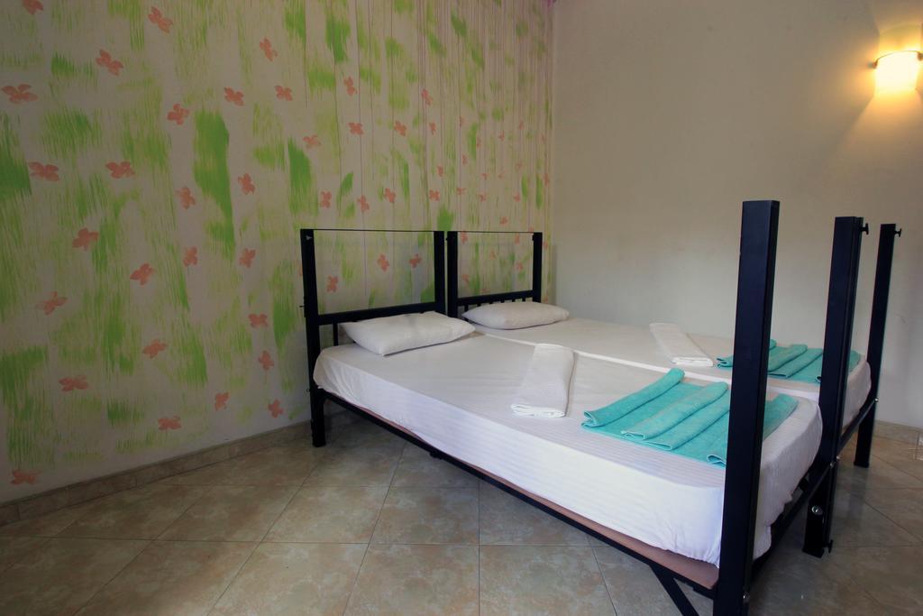 Flipflop Hostel Negombo Bagian luar foto