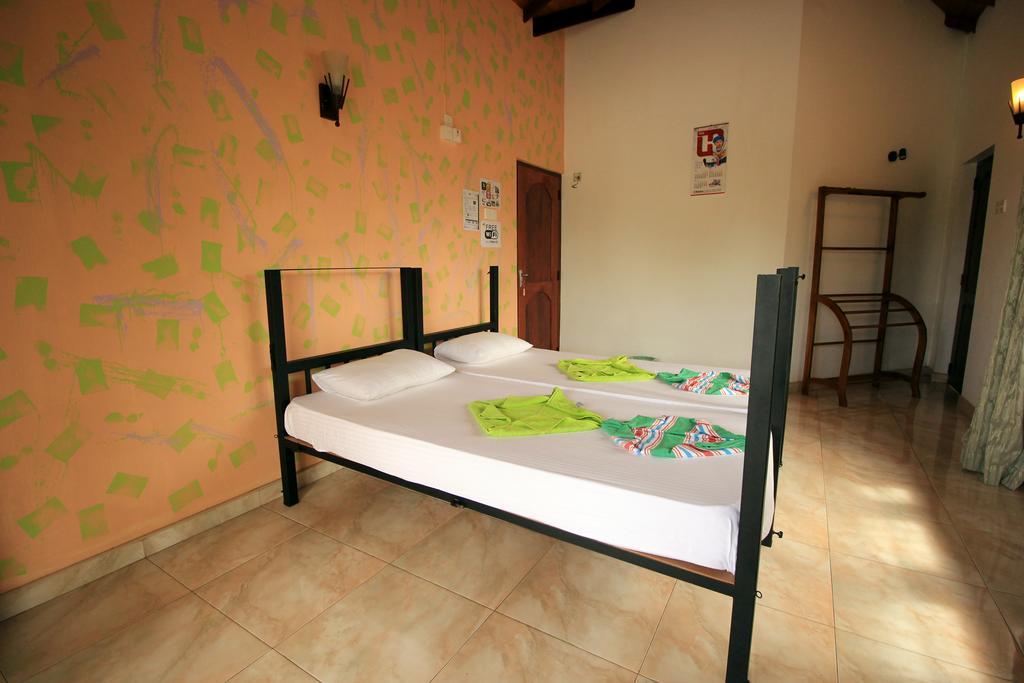 Flipflop Hostel Negombo Bagian luar foto