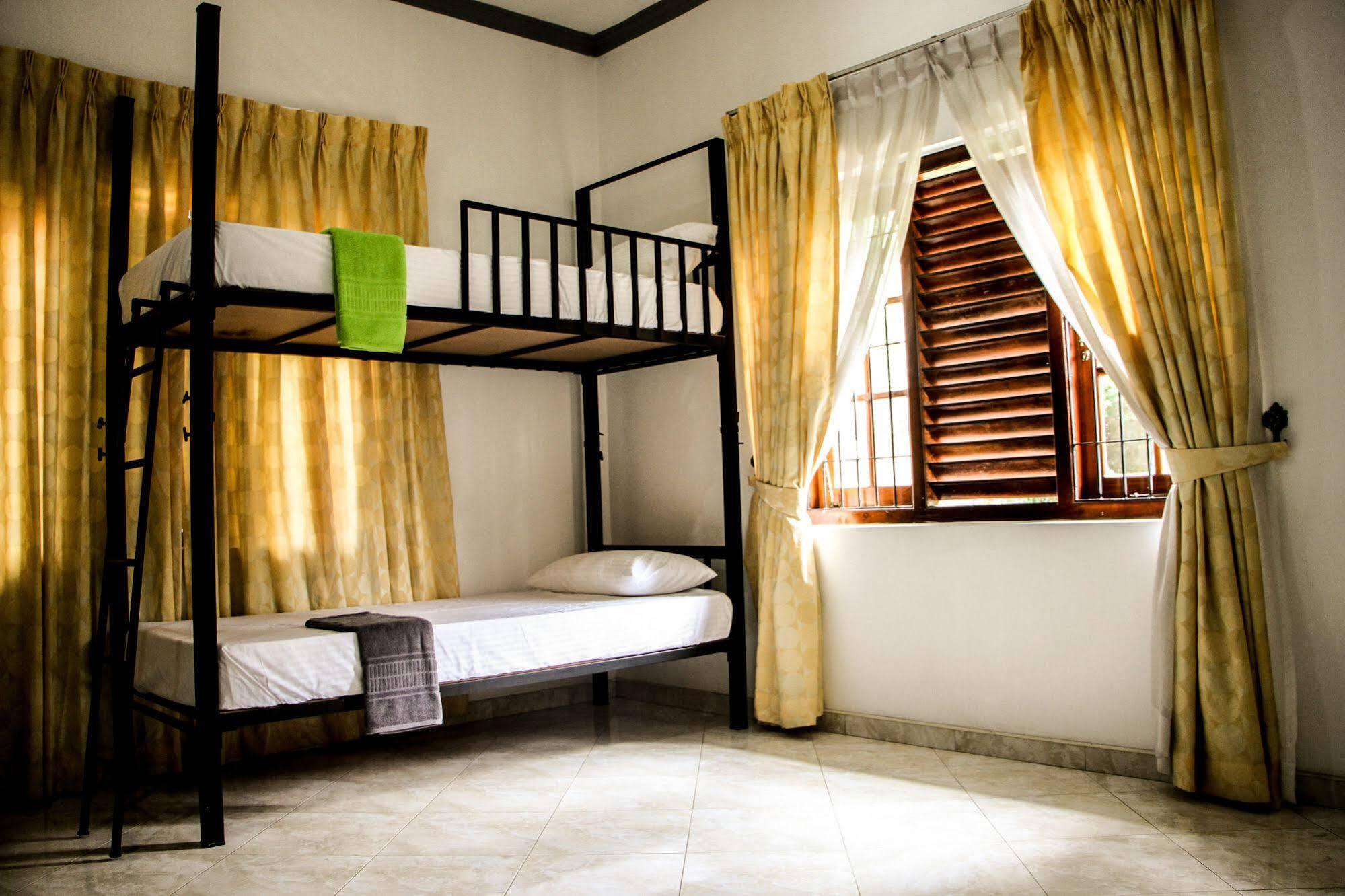 Flipflop Hostel Negombo Bagian luar foto