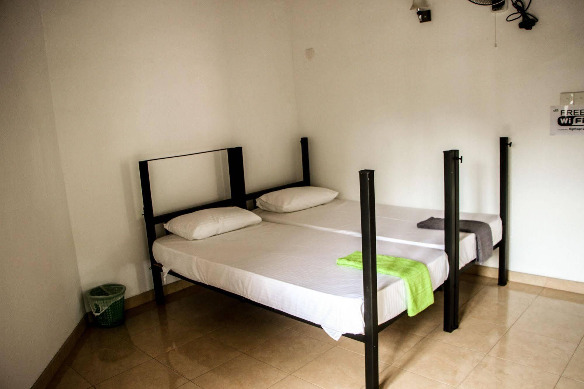 Flipflop Hostel Negombo Bagian luar foto