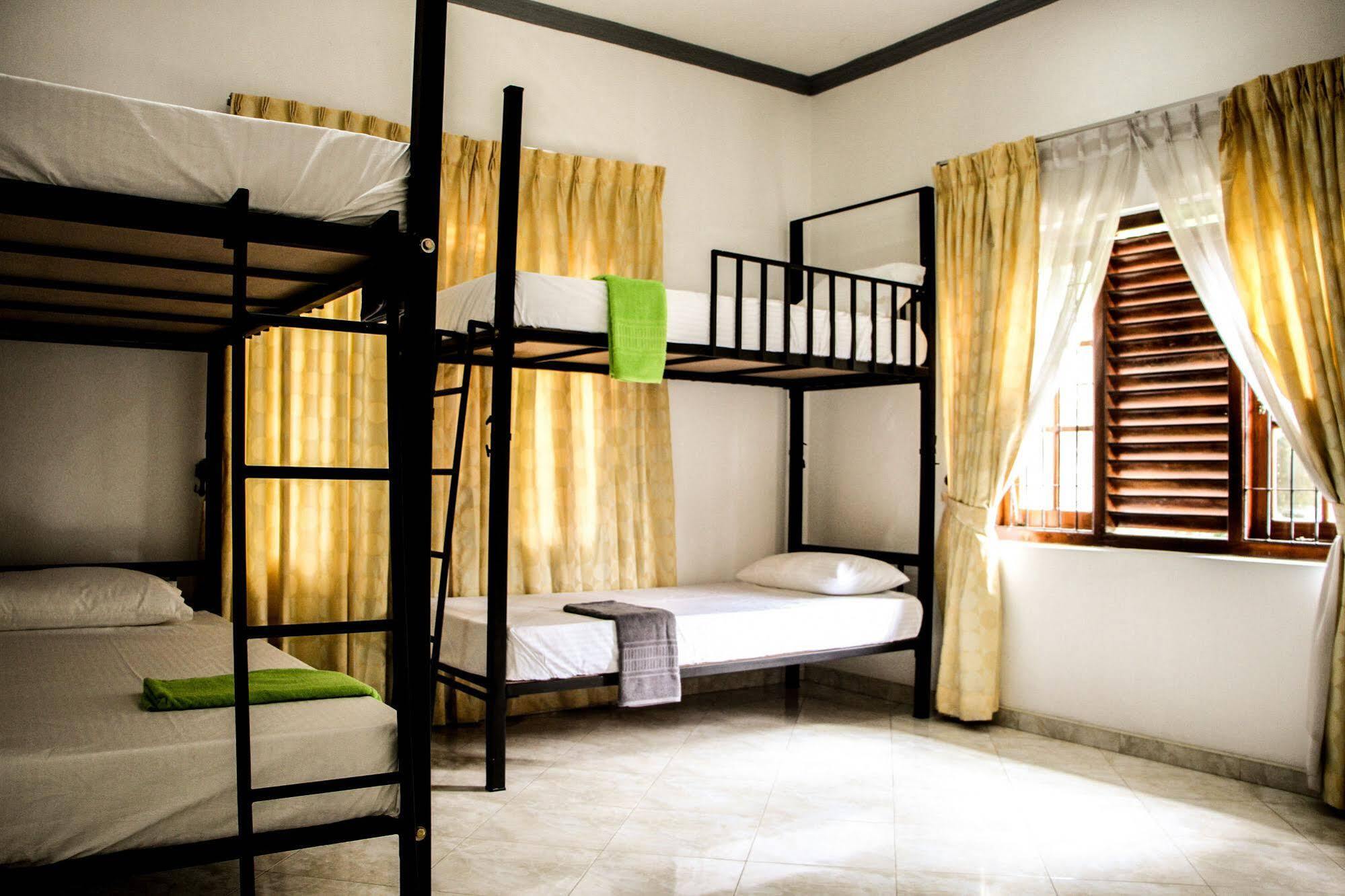 Flipflop Hostel Negombo Bagian luar foto